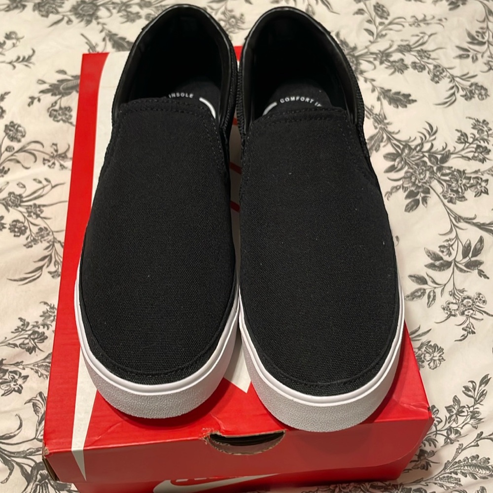 women's nike slip on